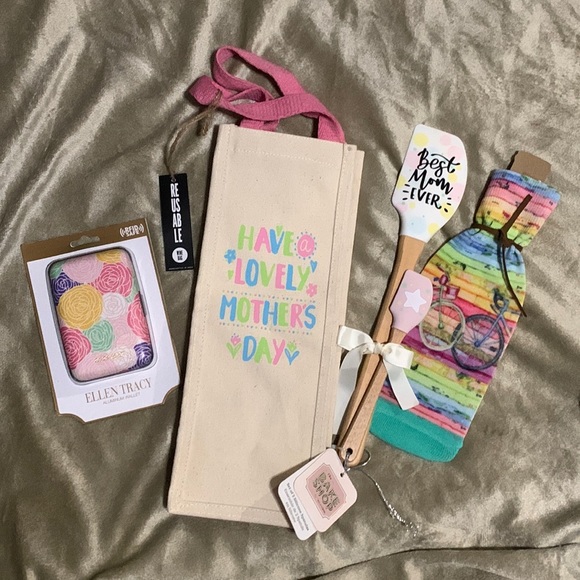 MOTHER’S DAY BUNDLE 🩷🍷🎉- 4 Great Items for that Special Mom in your life! - Picture 1 of 9